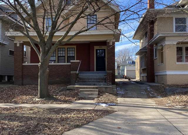 Property at 1025 N University St, Peoria, IL 61606, 5 beds, 2 baths