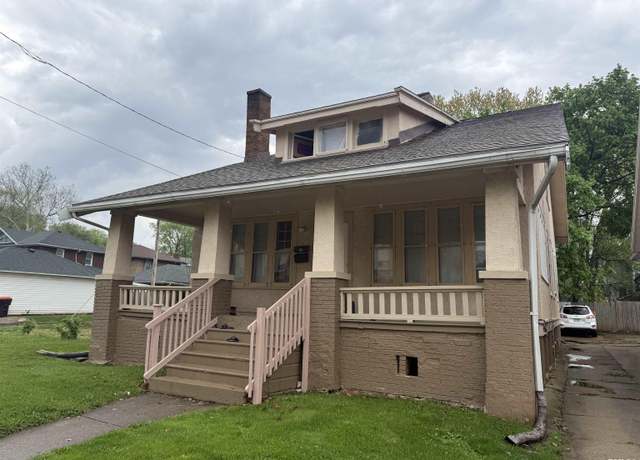 Property at 814 W Columbia Ter, Peoria, IL 61606, 4 beds, 1.5 baths