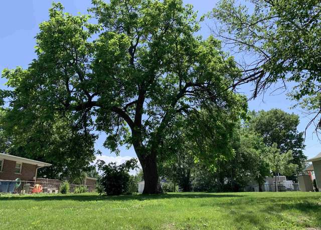 Property at 1610 Sycamore St, Quincy, IL 62301