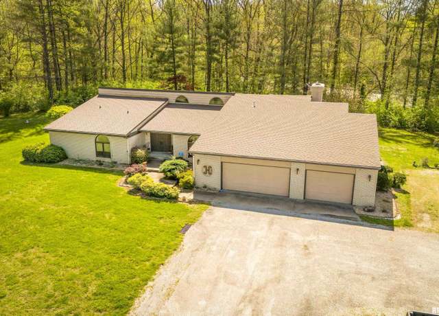 Property at 1 Morgan Dr, Murphysboro, IL 62966-3000, 4 beds, 4.5 baths