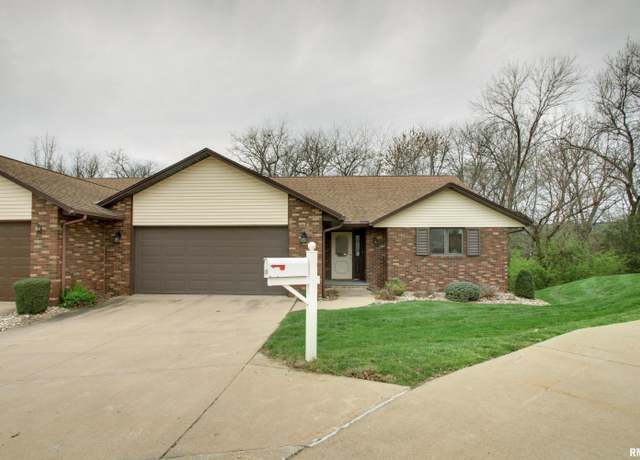 Property at 624 Pawn Ave, Quincy, IL 62305, 2 beds, 3 baths