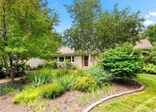 Property at 3213 N Linnhill Ct, Peoria, IL 61604, 3 beds, 1.5 baths
