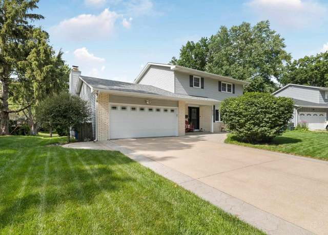 Property at 2312 E 28th Pl, Davenport, IA 52803, 3 beds, 2.5 baths