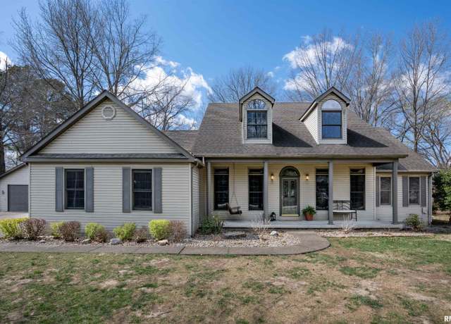 Property at 105 Quail Run Dr, Carterville, IL 62918, 5 beds, 3.5 baths