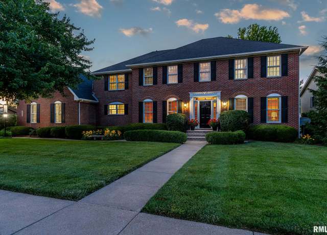 Property at 2806 E 42nd Ct, Davenport, IA 52807, 5 beds, 4 baths