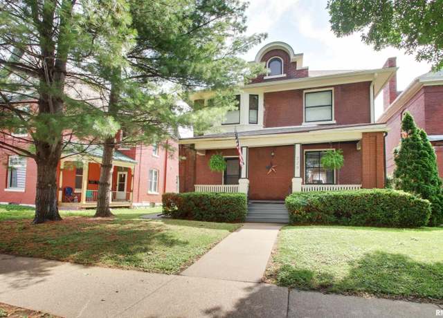 Property at 229 S 11th St, Quincy, IL 62301, 3 beds, 2 baths