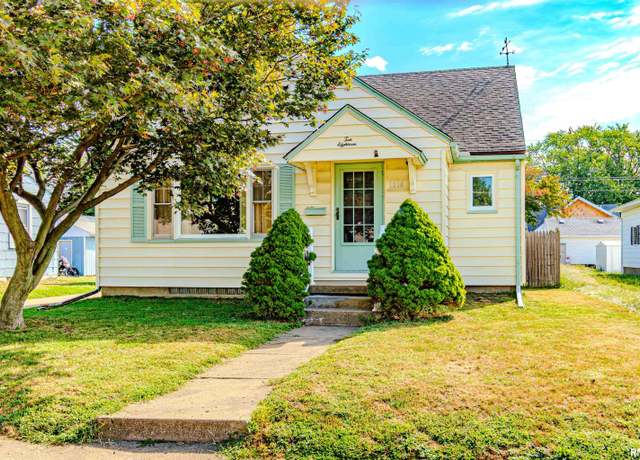 Property at 1018 S 12th St, Pekin, IL 61554, 4 beds, 2 baths