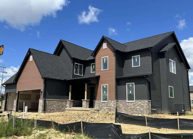 Property at 1816 E 59th Ct, Davenport, IA 52807, 5 beds, 5.5 baths