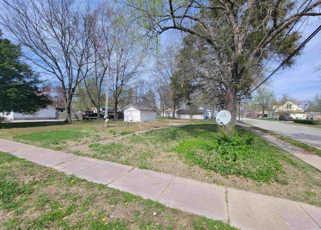 Property at 602 W 3rd St, Flora, IL 62839