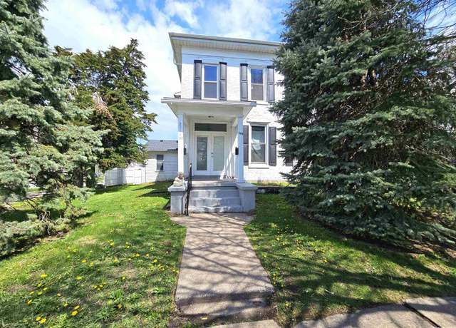Property at 2318 W 3rd St, Davenport, IA 52802, 6 beds, 2 baths