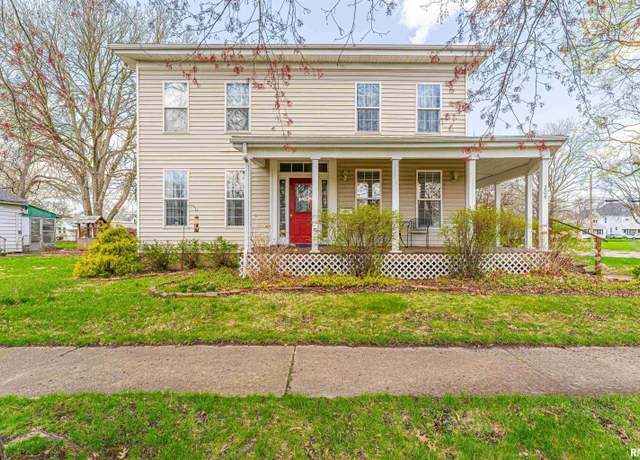 Property at 204 4th St, Lincoln, IL 62656, 4 beds, 2 baths