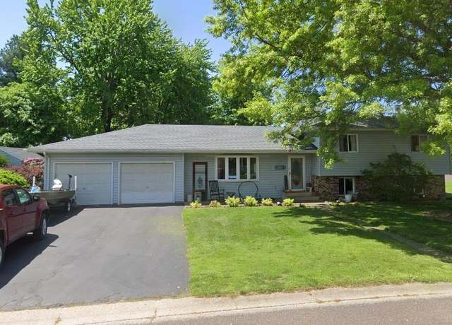 Property at 203 Dale Dr, Havana, IL 62644, 4 beds, 2.5 baths