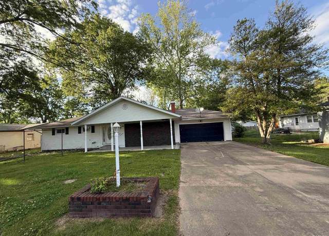 Property at 1117 E Ash St, Herrin, IL 62948, 3 beds, 2.5 baths