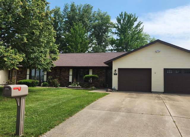 Property at 409 Evergreen Dr, Macomb, IL 61455, 2 beds, 2 baths