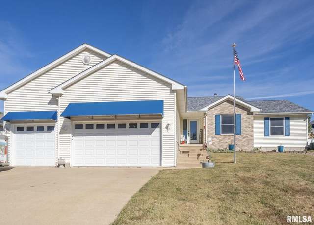 Property at 2832 W 44th St, Davenport, IA 52806, 4 beds, 3 baths