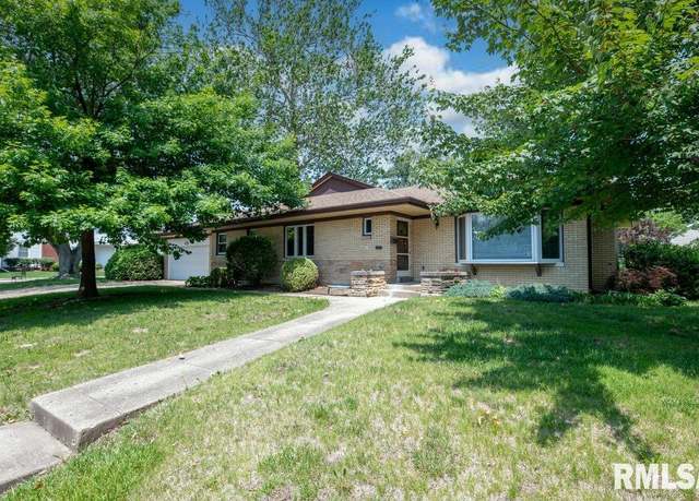 Property at 435 W Crestwood Dr, Peoria, IL 61614, 3 beds, 2.5 baths