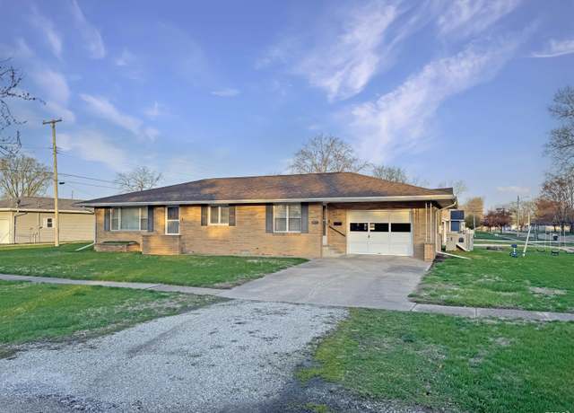 Property at 401 S Capitol Ave, Mt Sterling, IL 62353, 2 beds, 2 baths