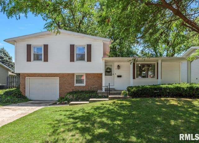 Property at 3 Sommerset Dr, Jacksonville, IL 62650, 4 beds, 1.5 baths