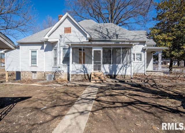 Property at 1004 Jefferson Ave, Johnston City, IL 62951, 3 beds, 2 baths