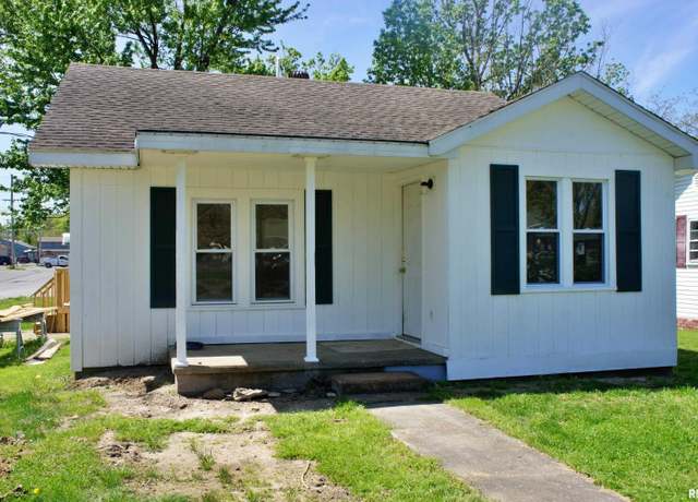Property at 700 W 11th St, Metropolis, IL 62960, 2 beds, 1 bath