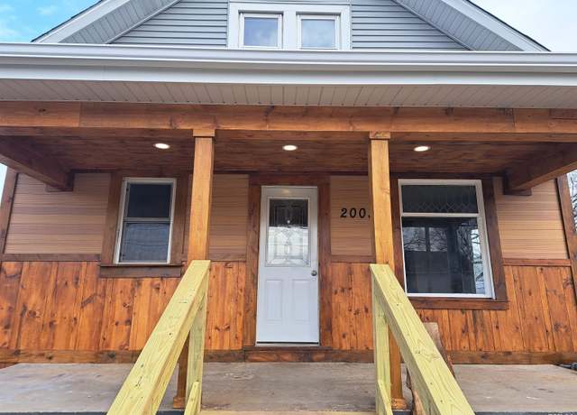 Property at 2003 6th St, Fulton, IL 61252, 3 beds, 2 baths