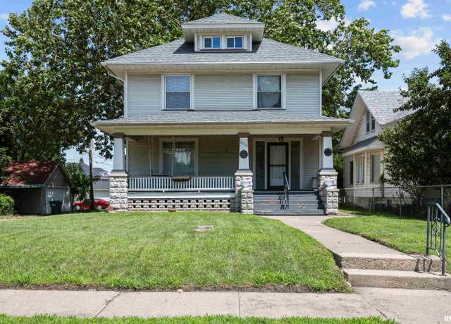 Property at 1210 W 17th St, Davenport, IA 52804, 3 beds, 2.5 baths