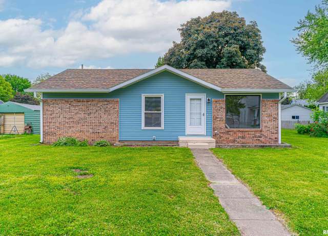 Property at 1312 N Ottawa St, Lincoln, IL 62656, 3 beds, 1.5 baths