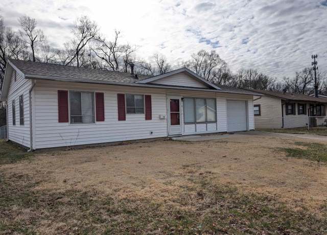 Property at 1704 Lamar Dr, Pekin, IL 61554, 3 beds, 1 bath