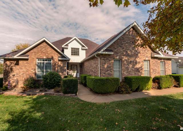 Property at 2702 Hickory Ln, Marion, IL 62959, 3 beds, 2.5 baths