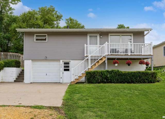 Property at 935 10th Avenue South, Clinton, IA 52732, 2 beds, 2 baths