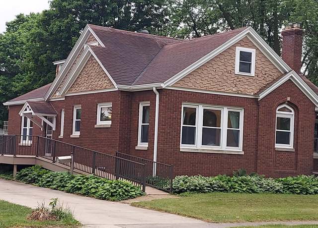 Property at 303 Walnut St, New Windsor, IL 61465, 4 beds, 2.5 baths