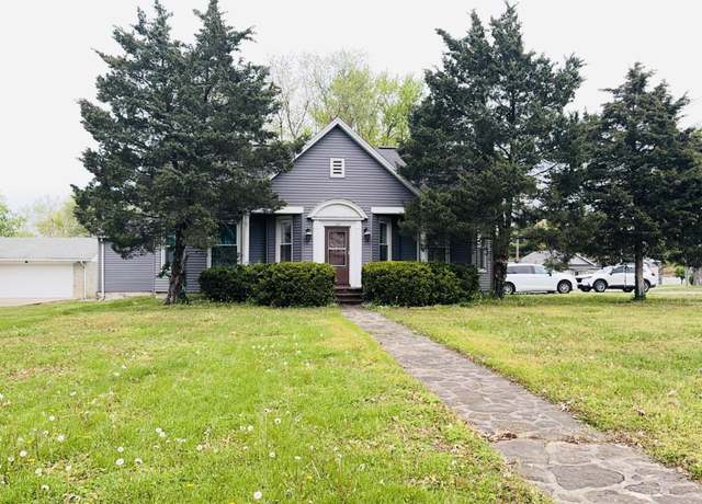 Property at 1109 E Saint Louis St, West Frankfort, IL 62896, 3 beds, 2 baths