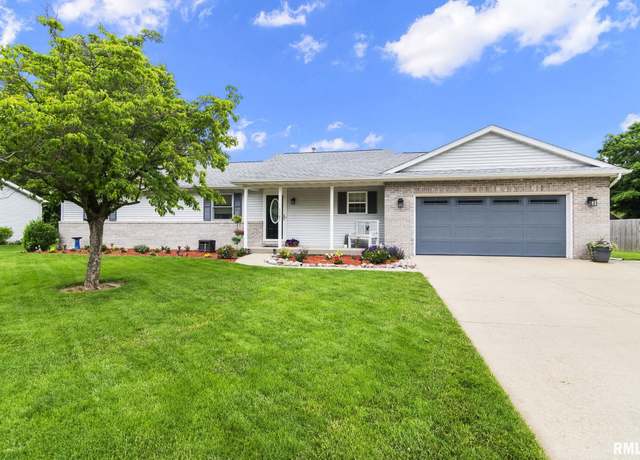 Property at 3785 Oakwood Cir, Taylorville, IL 62568, 3 beds, 2 baths