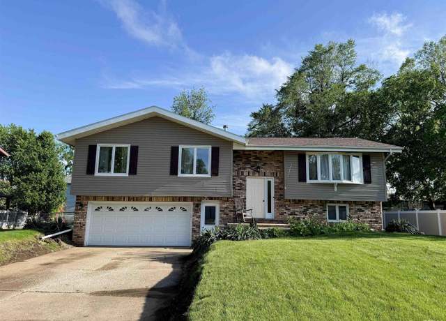 Property at 1666 Outrigger Rd, Galesburg, IL 61401, 4 beds, 2 baths