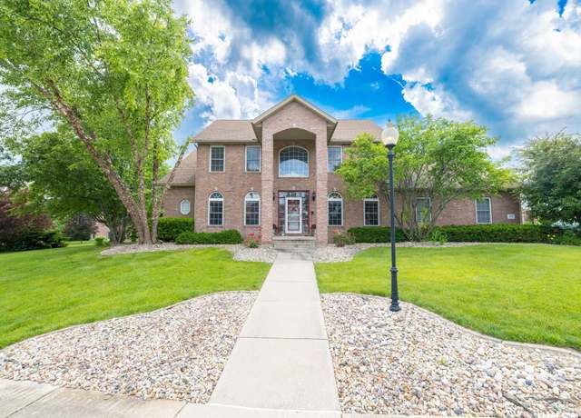 Property at 5800 W Eaglecreek Dr, Peoria, IL 61615, 5 beds, 4.5 baths