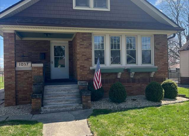 Property at 1037 Brown Ave, Galesburg, IL 61401, 3 beds, 1.5 baths