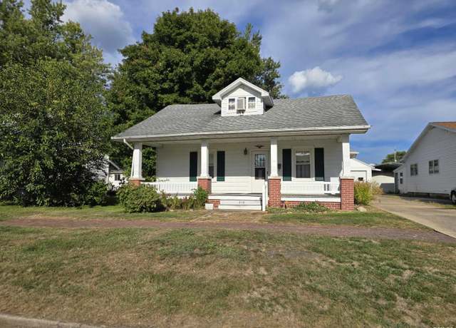 Property at 635 S 1st Ave, Canton, IL 61520, 3 beds, 1 bath