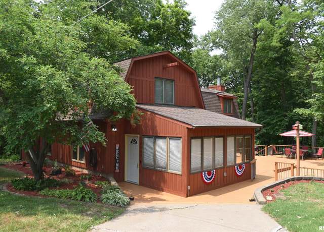Property at 1229 35th Ave, Moline, IL 61265, 4 beds, 2 baths