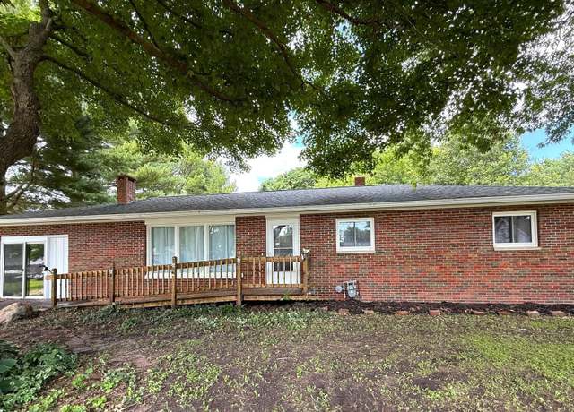 Property at 101 Lynn St, Victoria, IL 61485, 3 beds, 2 baths