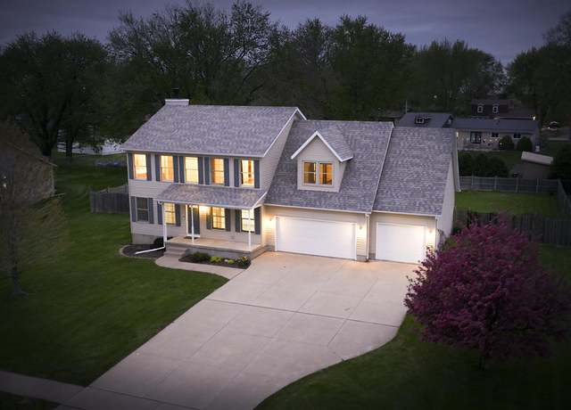 Property at 3212 Hunter Ln, Eldridge, IA 52748, 4 beds, 2.5 baths
