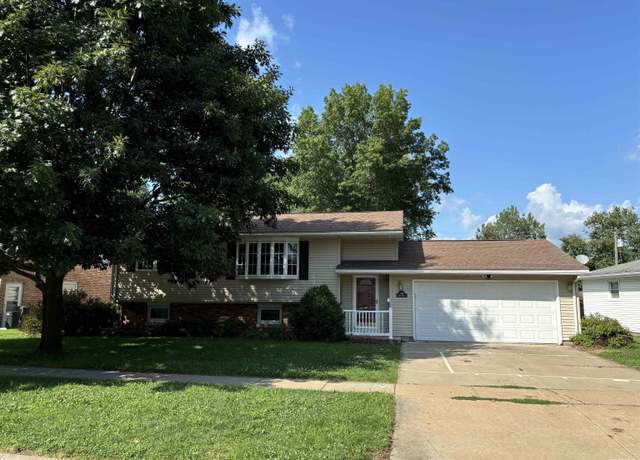 Property at 102 12th Ave, De Witt, IA 52742, 4 beds, 2 baths