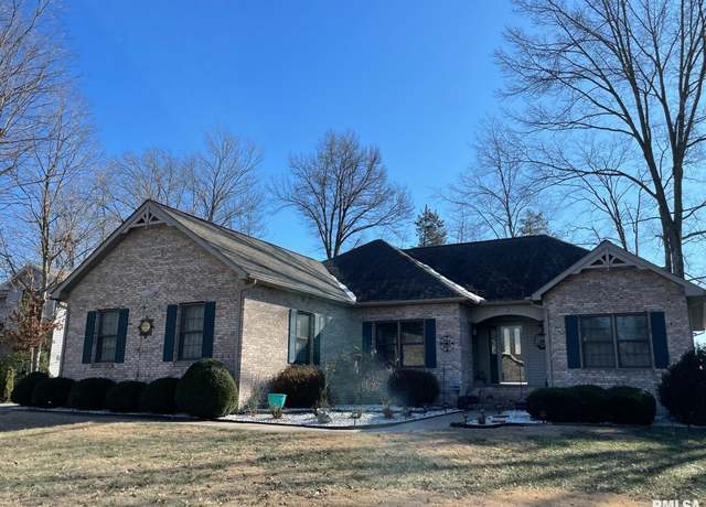 Property at 1131 Cedar Ridge Dr, Carbondale, IL 62901, 3 beds, 2 baths