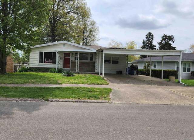Property at 2809 Cherry St, Mt Vernon, IL 62864, 3 beds, 1.5 baths