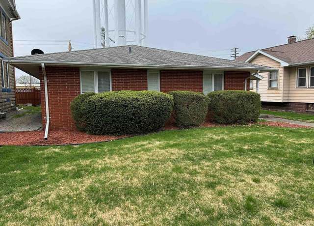 Property at 306 E Poplar St, Taylorville, IL 62568, 3 beds, 2.5 baths