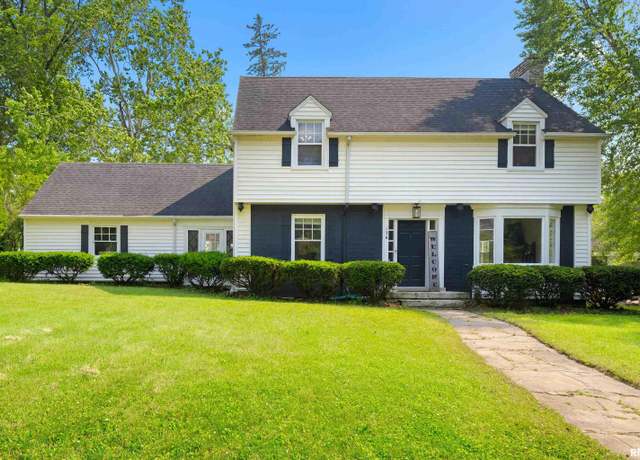 Property at 136 E Oak Park Dr, Peoria, IL 61614, 3 beds, 1.5 baths
