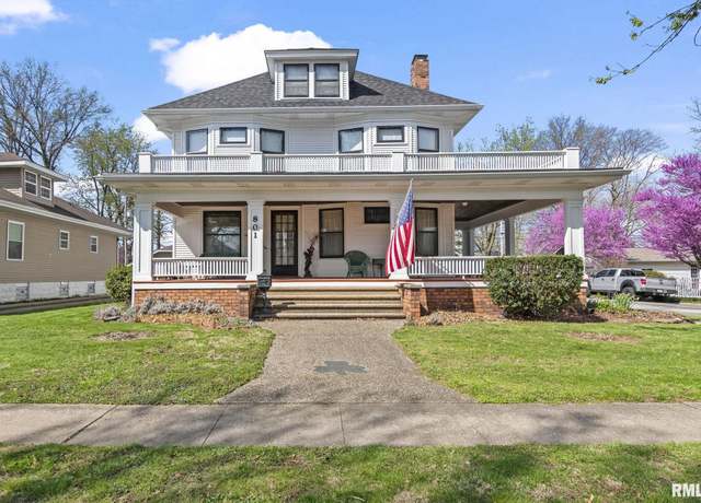 Property at 801 W Main Cross St, Taylorville, IL 62568, 4 beds, 2.5 baths