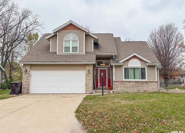 Property at 106 Oakmoor Dr, East Peoria, IL 61611, 4 beds, 3.5 baths