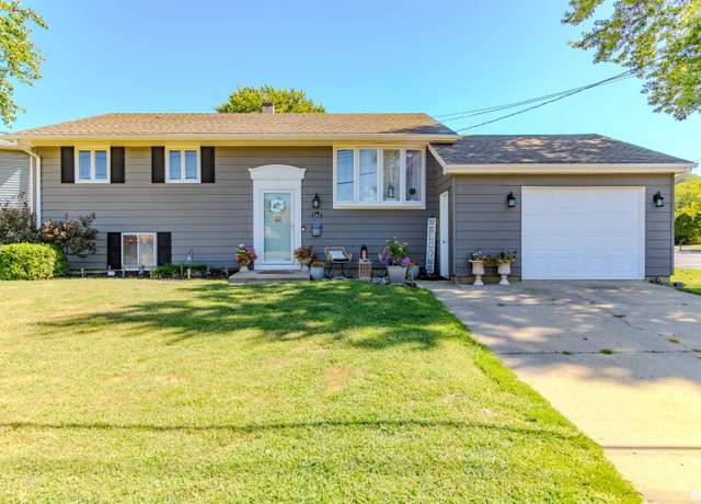 Property at 1616 Holiday Dr, Pekin, IL 61554, 4 beds, 2 baths
