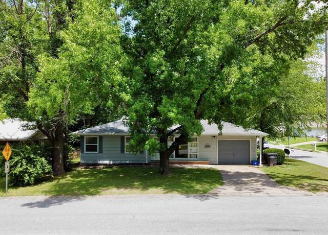 Property at 511 S Eason Dr, Carbondale, IL 62901, 3 beds, 1 bath