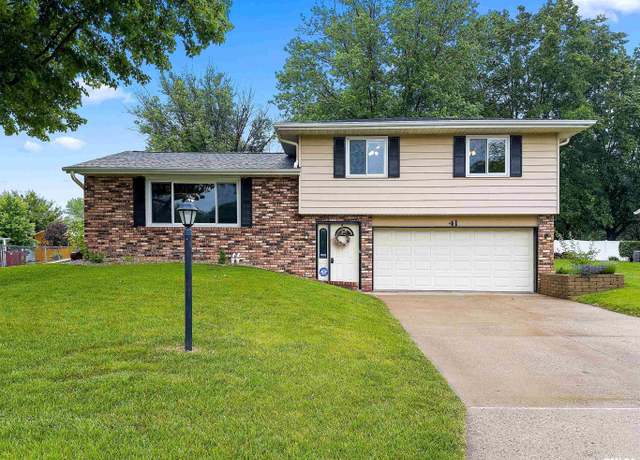 Property at 41 Country Ln, East Peoria, IL 61611, 3 beds, 2.5 baths